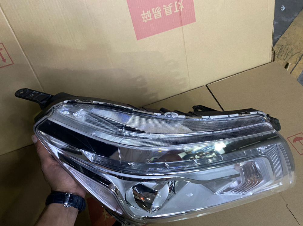 Оригинальная LED фара для Nissan Navara/Terra (, разбор)