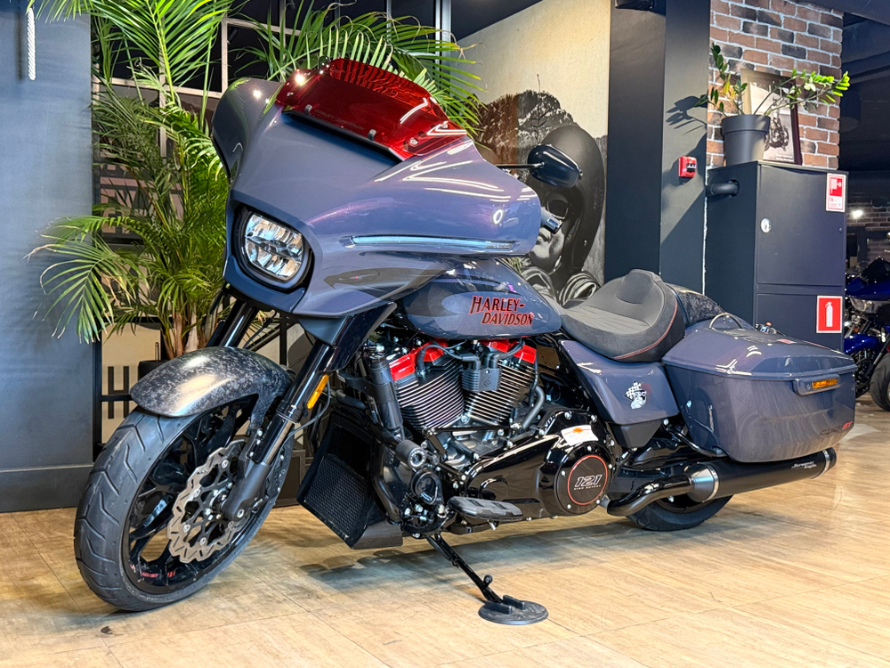 Harley-Davidson CVO Street Glide ST, 2026 "Inferno Gray"
