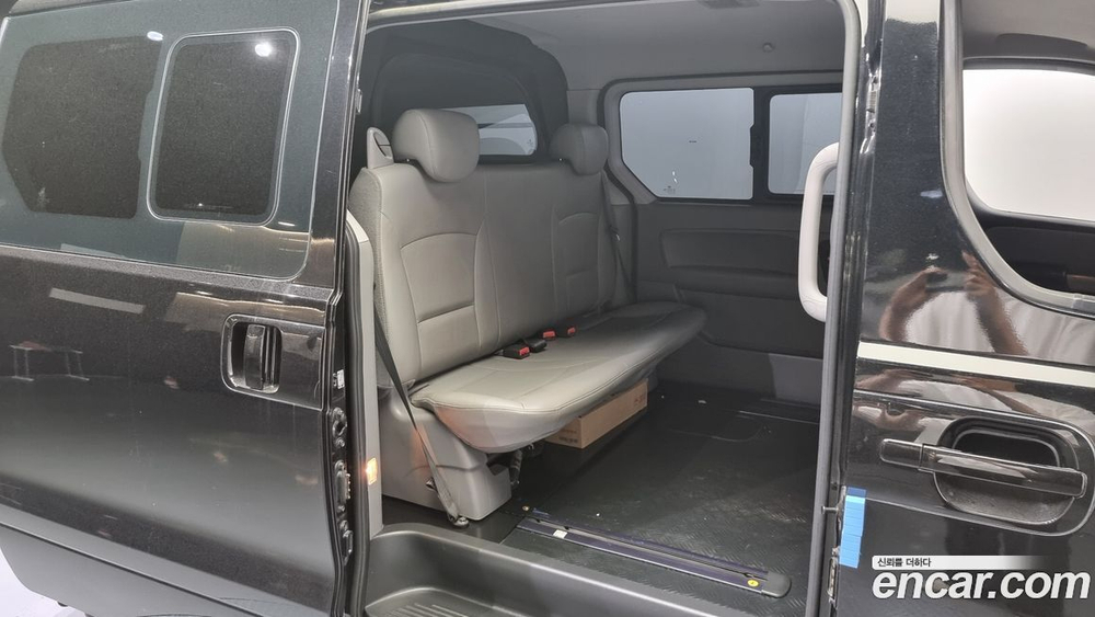 Hyundai The New Grand Starex Van 5-и местный (09.2020)