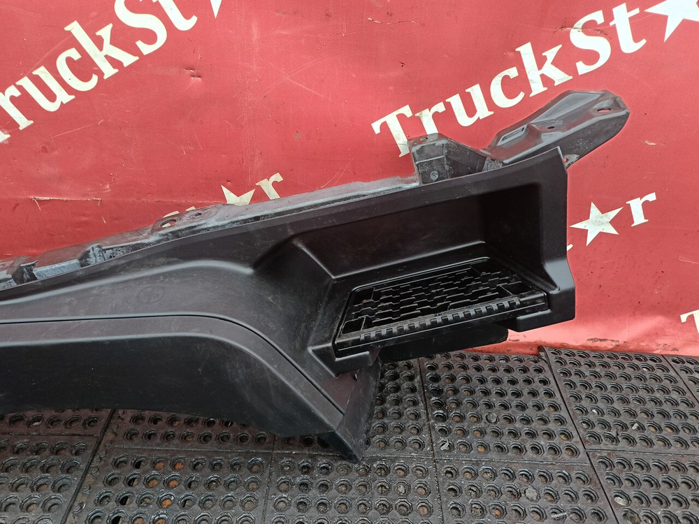 Корпус подножки правый 2016 г.