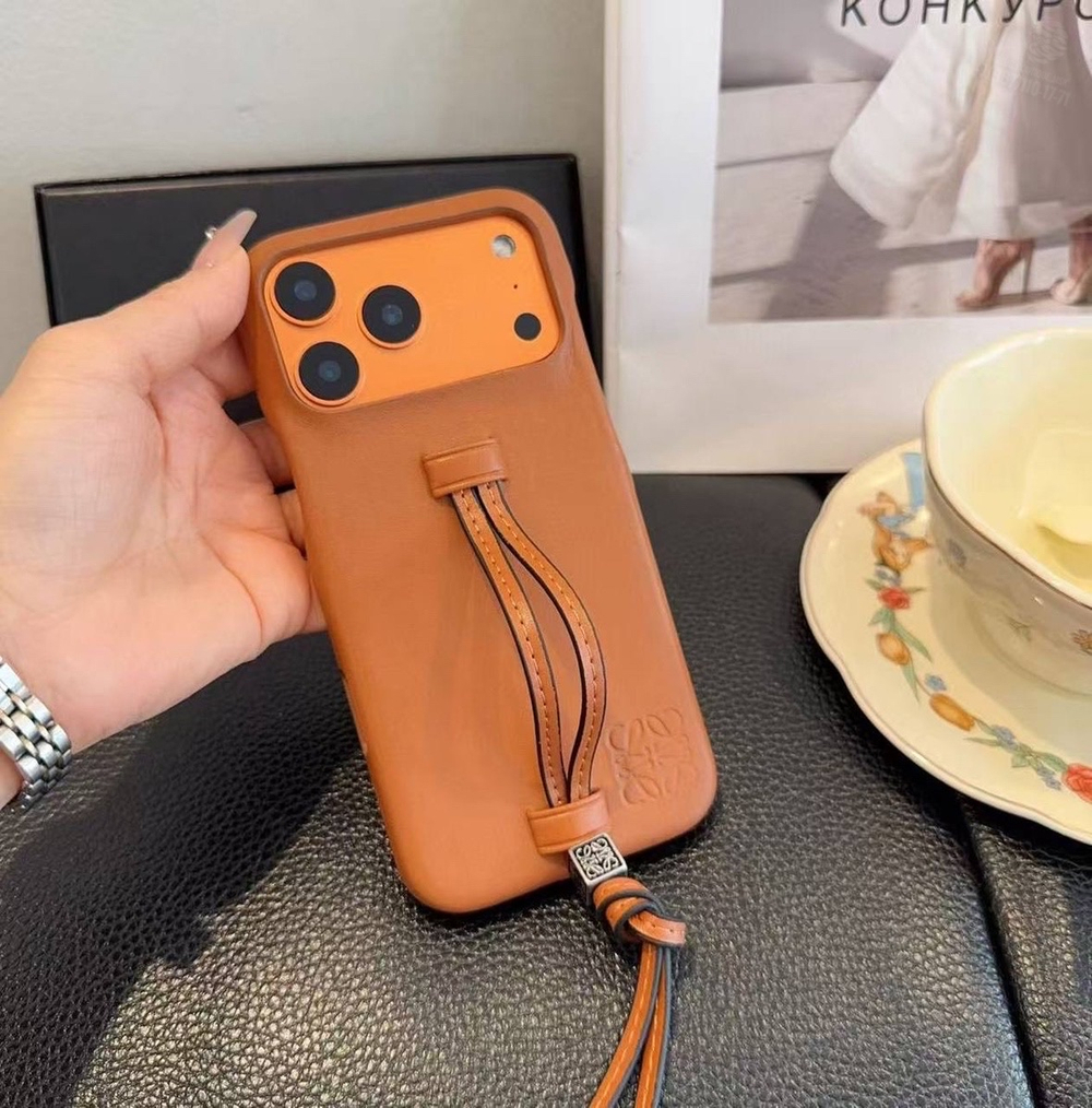 Чехол на iPhone 17 Pro Max Loewe