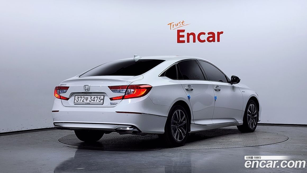 Honda Accord 10 Generation 2.0 Hybrid Touring (10.2020)