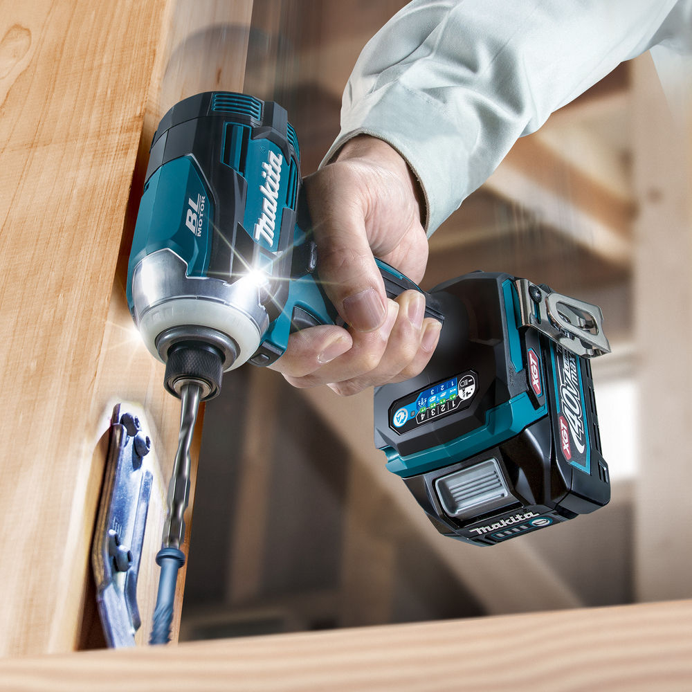 Шуруповерт аккумуляторный ударный Makita TD001GZ XGT