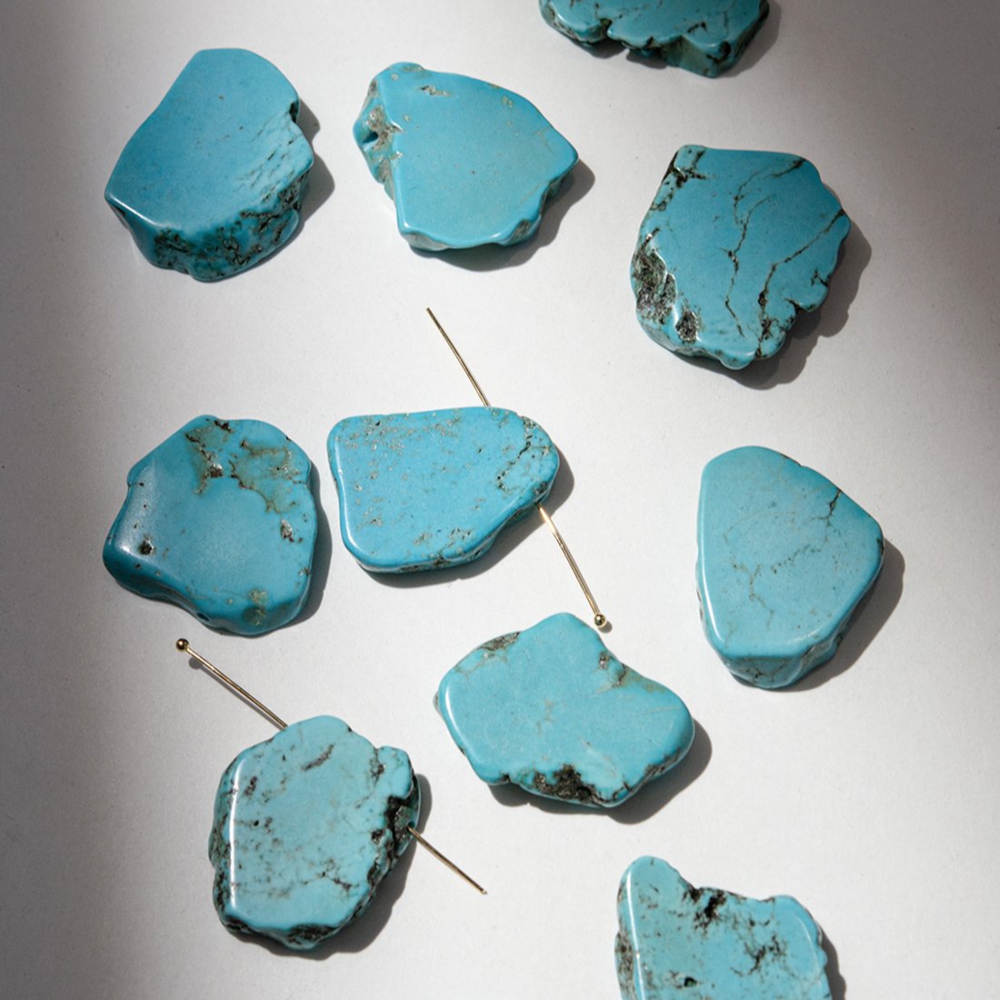 Туркенит (имитация бирюзы), смещенное отверстие, 28-34*21,5-29,5мм