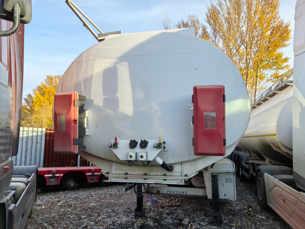 FoxTank 8777 Полуприцеп цистерна 877721 (светлые нефтепродукты)