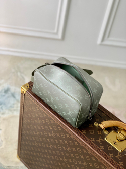 Louis Vuitton Locker Dopp Kit