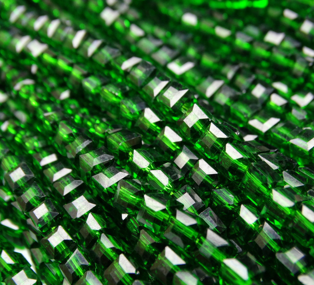 БВ022НН4 Хрустальные бусины квадратные, цвет: темно-зеленый, размер 4 мм, кол-во: 44-45 шт.