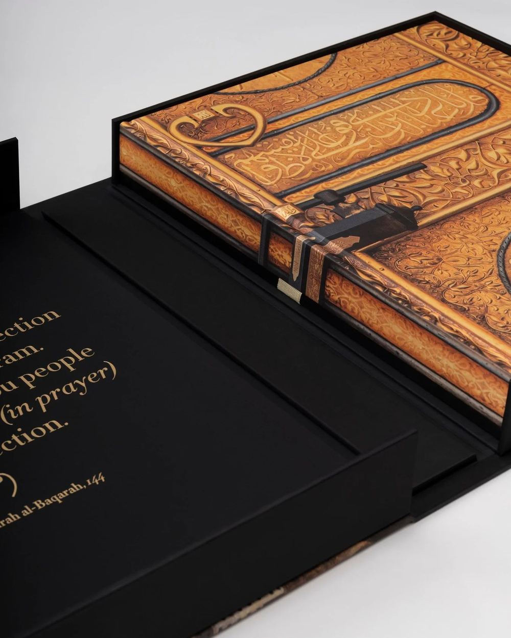 Assouline Книга Мекка: Священный город Ислама MAKKAH: THE HOLY CITY OF ISLAM
