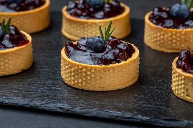 Чизкейк «Сияние» с черной смородиной, 7 шт.