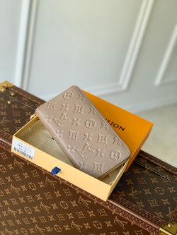 Louis Vuitton Zippy Wallet