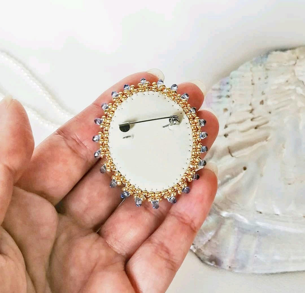 Брошь из бисера "Цветы"