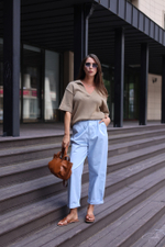 брюки с ремнем, зауженные к низу