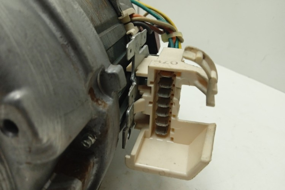 EWS1254E кт145 Двигатель 7 контактов для стиральной машины Electrolux EWS1254E б/у