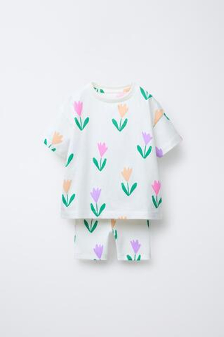 ZARA КОМПЛЕКТ ФУТБОЛКА И ВЕЛОСИПЕДКИ С ПРИНТОМ, ЭКРЮ