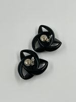 Крупные клипсы из черного пластика