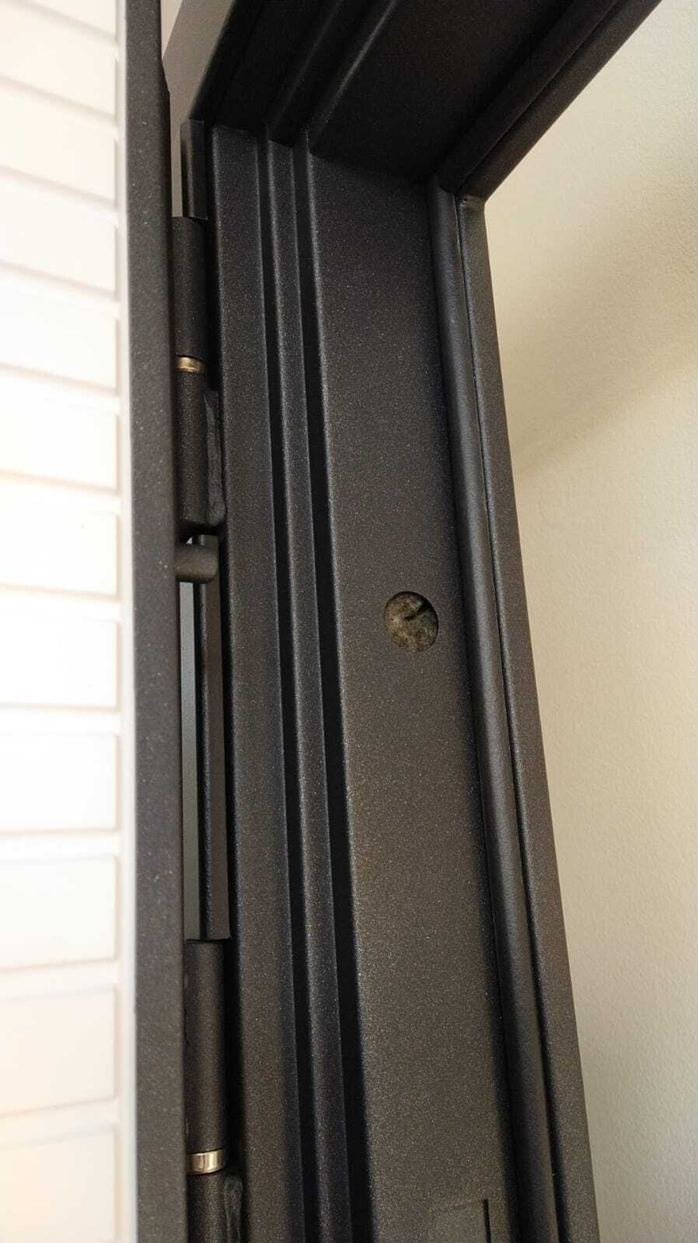 Дверь входная Лабиринт ACUSTIC  21 Бетон светлый металлическая