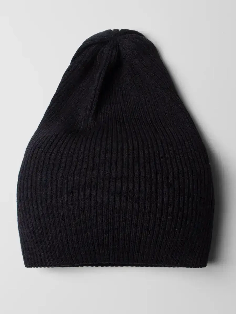 Женская шапка бини на осень