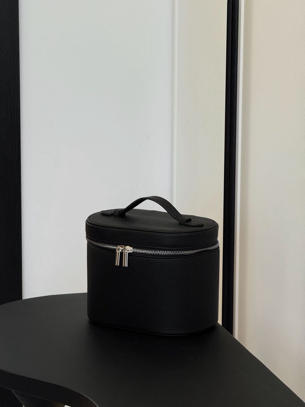 Кожаная косметичка-сумка