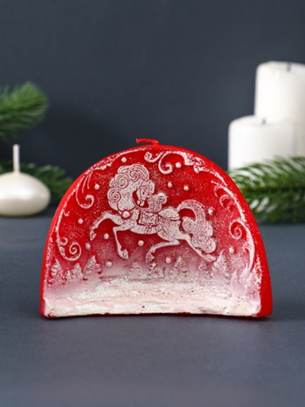 Уценка Свеча декоративная «Барельеф с лошадкой» 10.5×4.5×8 см, красный