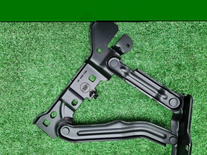 Петля капота правая Range Rover Vogue 5 L460 21-нв