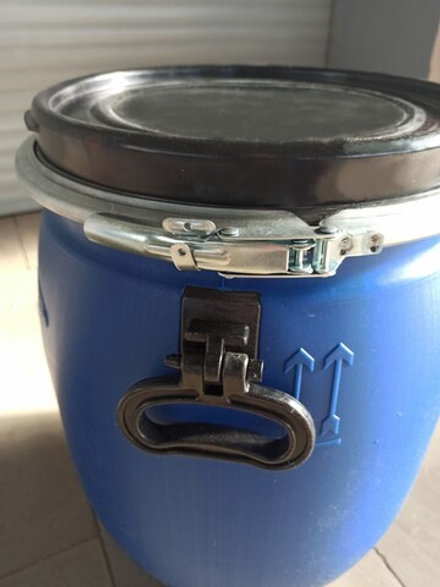 Бочка пластиковая с ручками 48 л