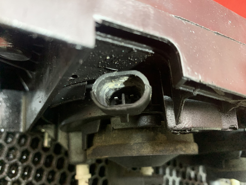 Фара противотуманная левая