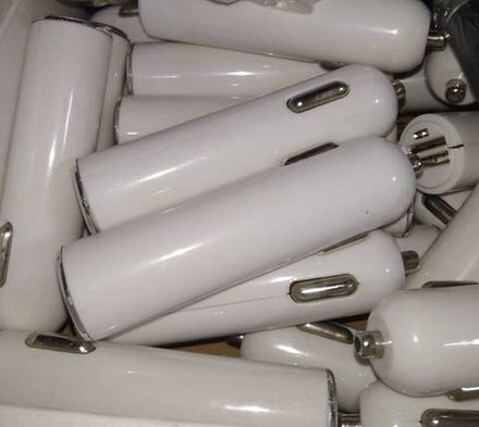 Зарядное устройство автомобильное в прикуриватель