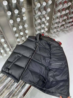 Безрукавка Prada