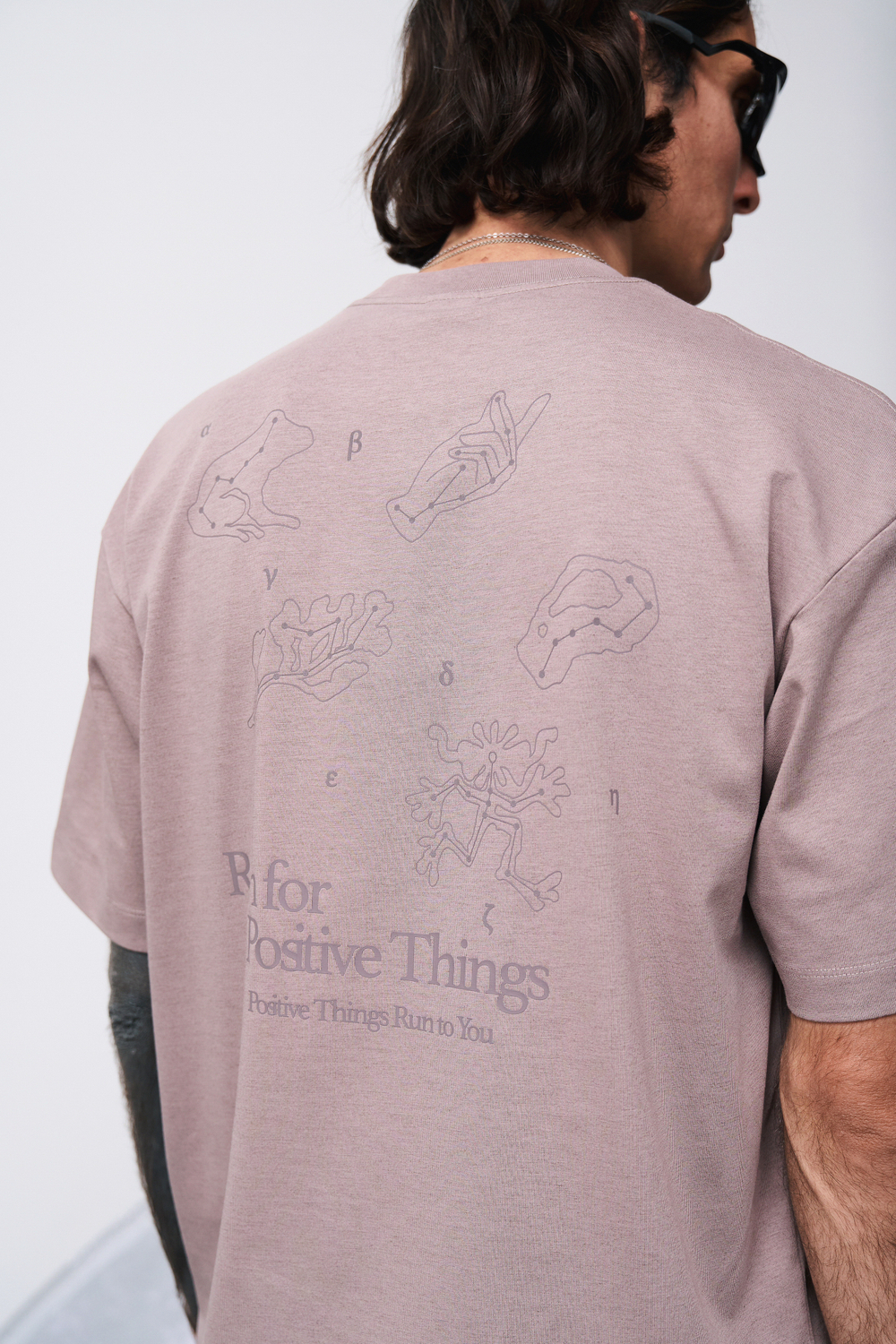 Футболка Blue Monte T-Shirt with Frog, Hand, Tree, and Stone Print "Yunzhi Brown"
