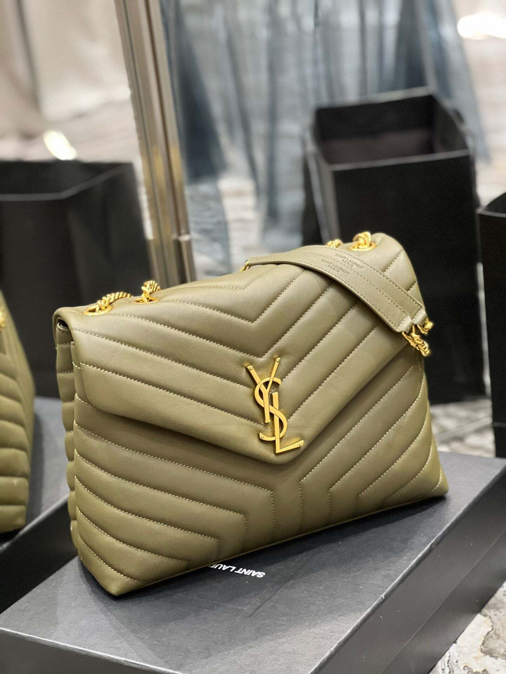 Yves Saint Laurent Loulou 32 cm