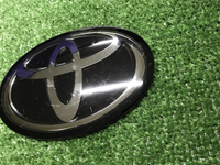 Эмблема решетки радиатора Toyota Camry xv70 17-21