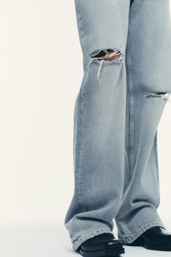 ZARA ДЖИНСЫ TRF WIDE LEG С НИЗКОЙ ПОСАДКОЙ И ПОТРЕПАННОСТЯМИ, СЕРО-СИНИЙ