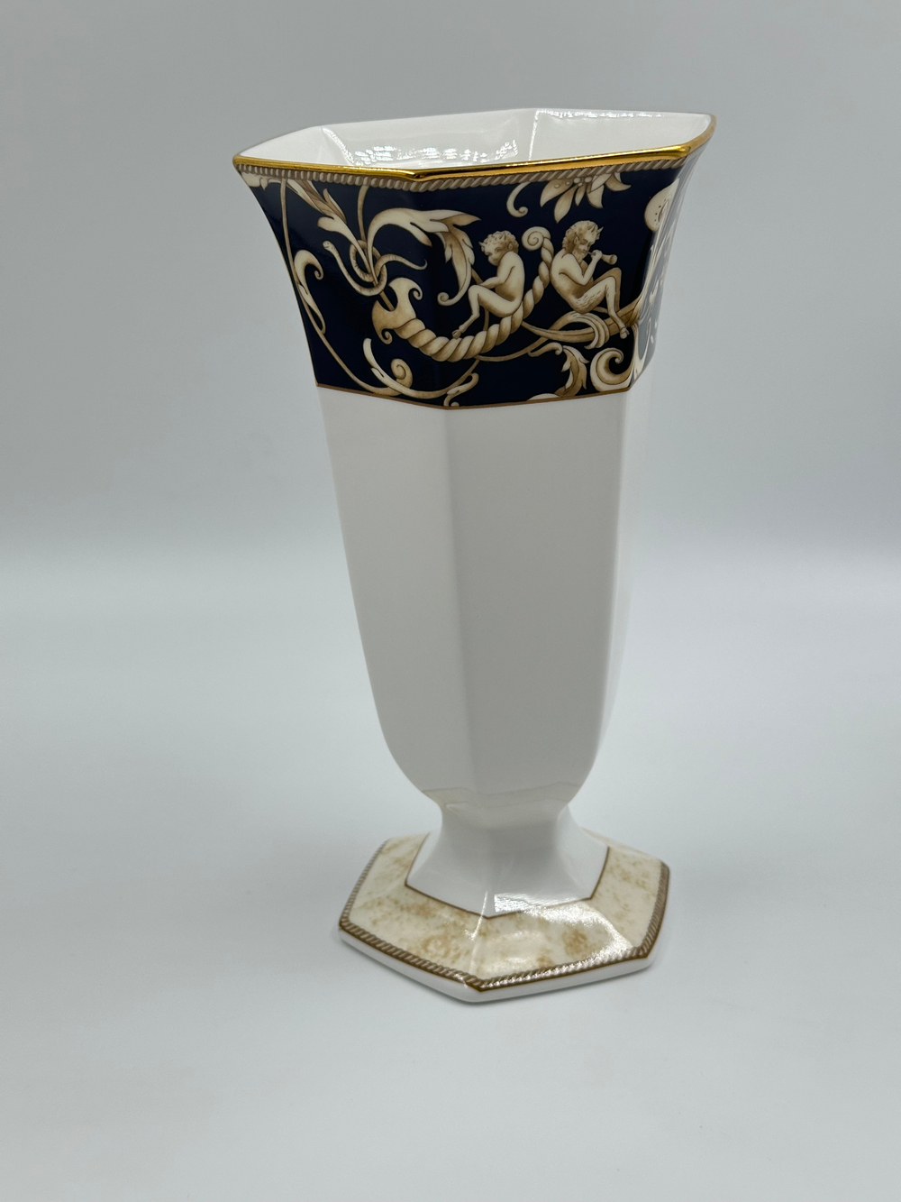 Ваза Wedgwood, Cornucopia