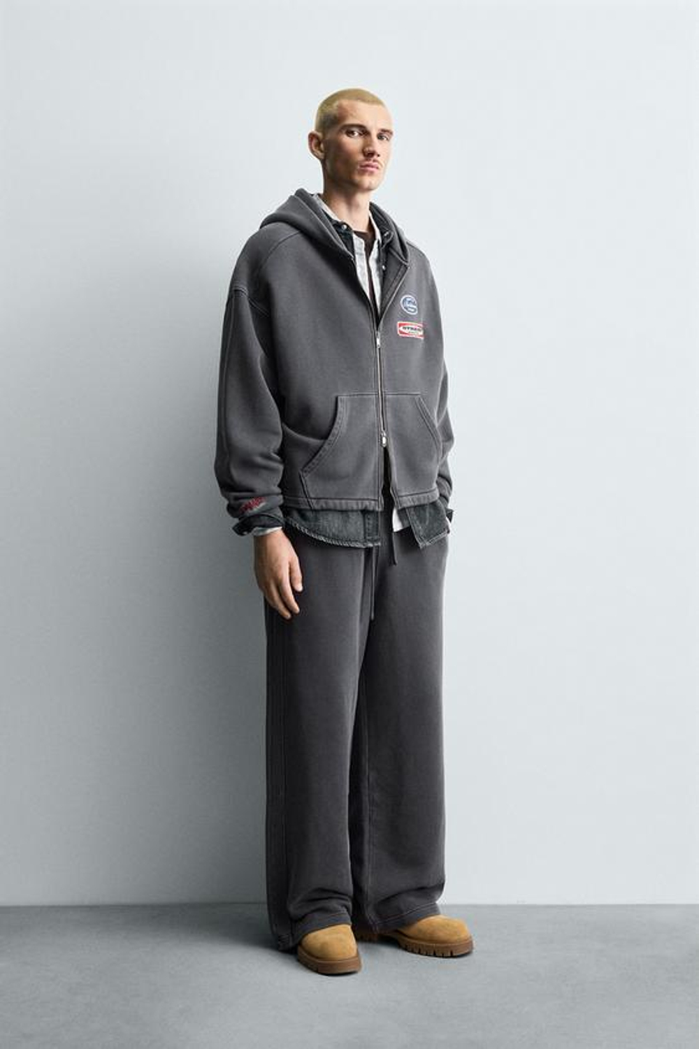 ZARA ДЖОГГЕРЫ WIDE FIT С ЭФФЕКТОМ ПОТЕРТОСТИ, АНТРАЦИТОВО-СЕРЫЙ