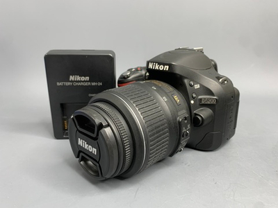 Nikon D5200 Kit 18-55mm 40 кадров