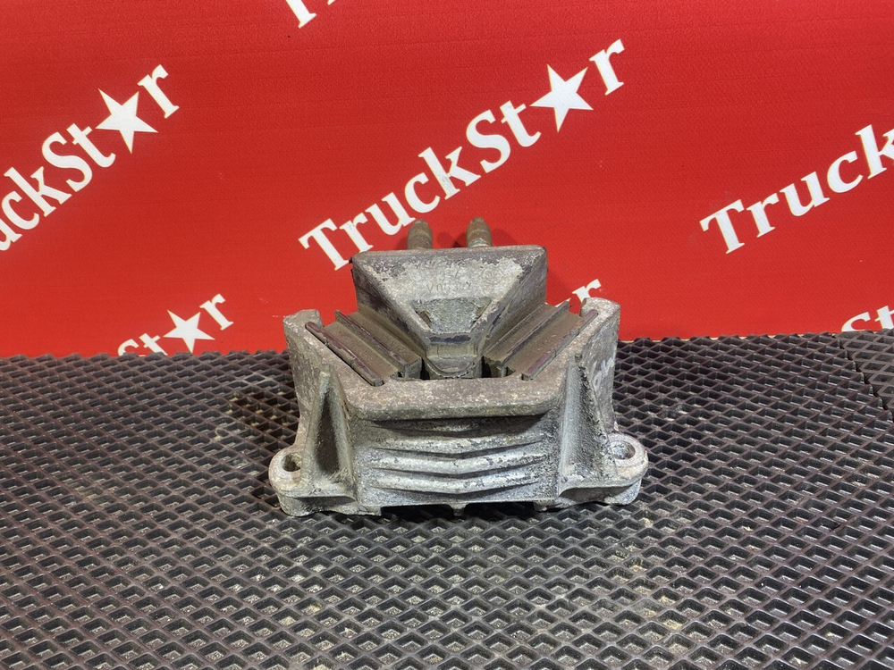 Подушка двигателя задняя