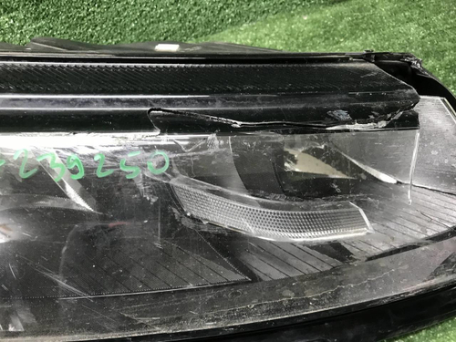 Битая Фара правая Skoda Karoq (2017-2021) галоген