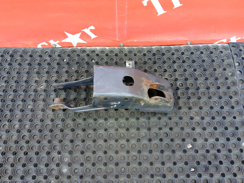 Кронштейн замка кабины