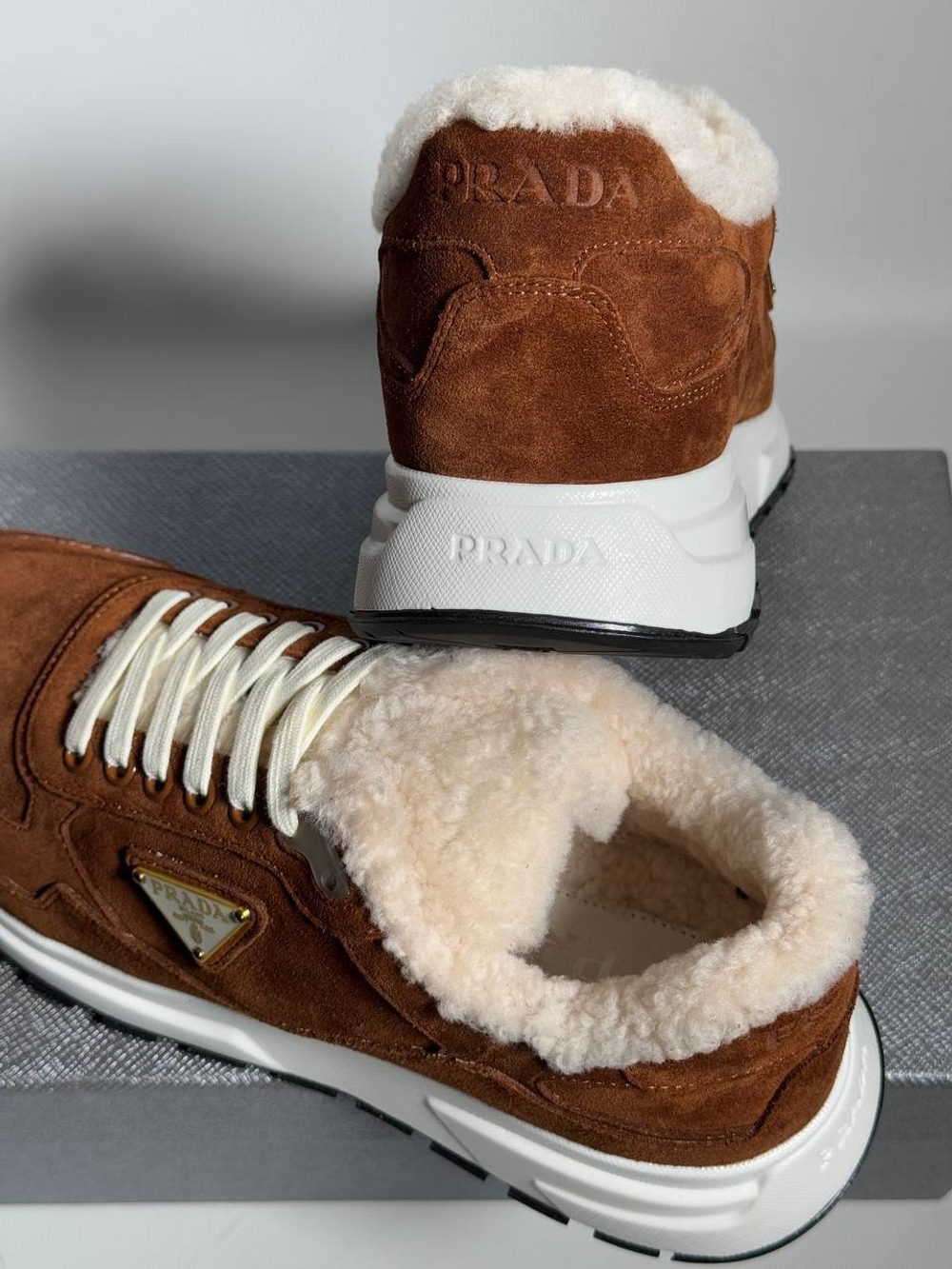 Кроссовки Prada