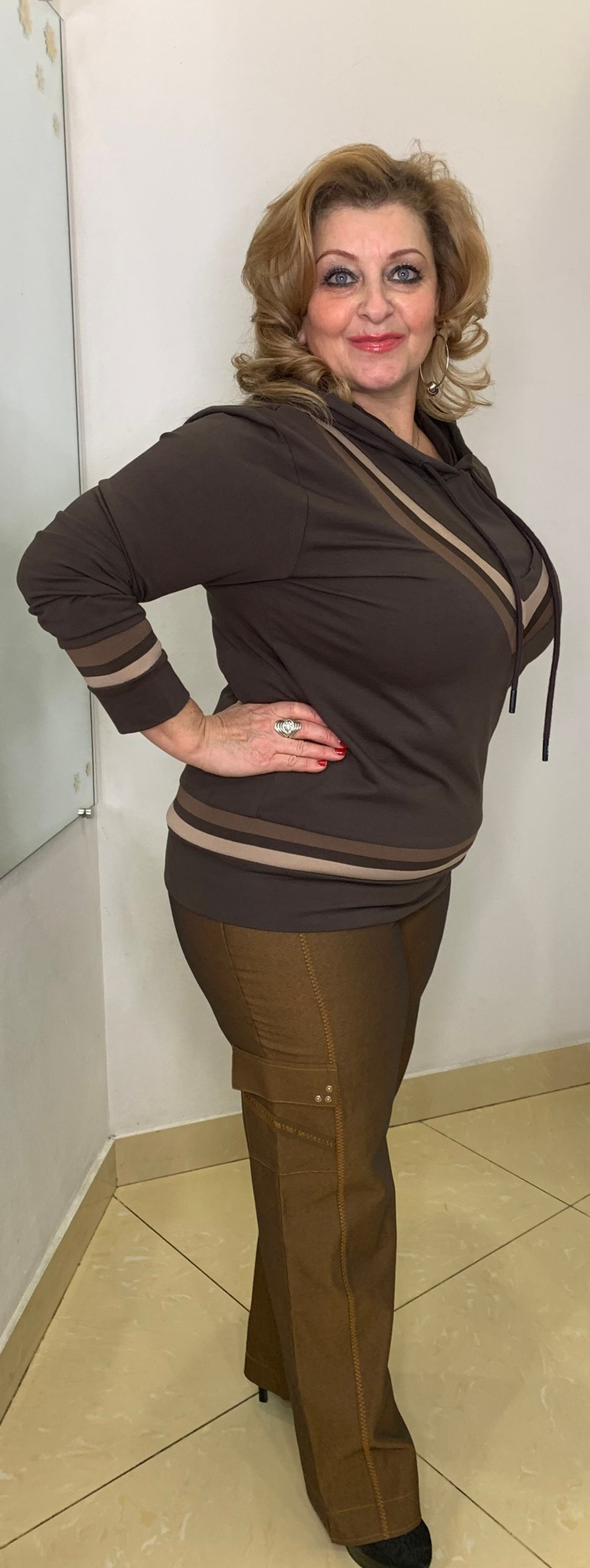 Коричневые брючки на резинке с отстрочкой