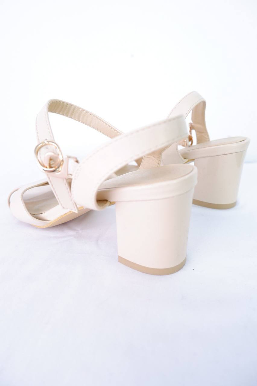 Босоножки Bu Rat светлые, 36 размер, новые