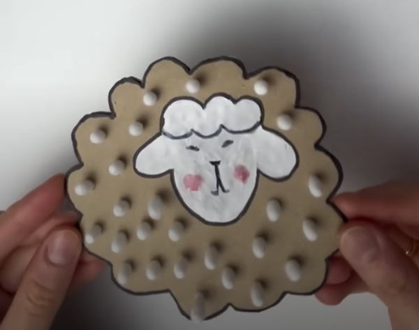 Делаем милую овечку из картона