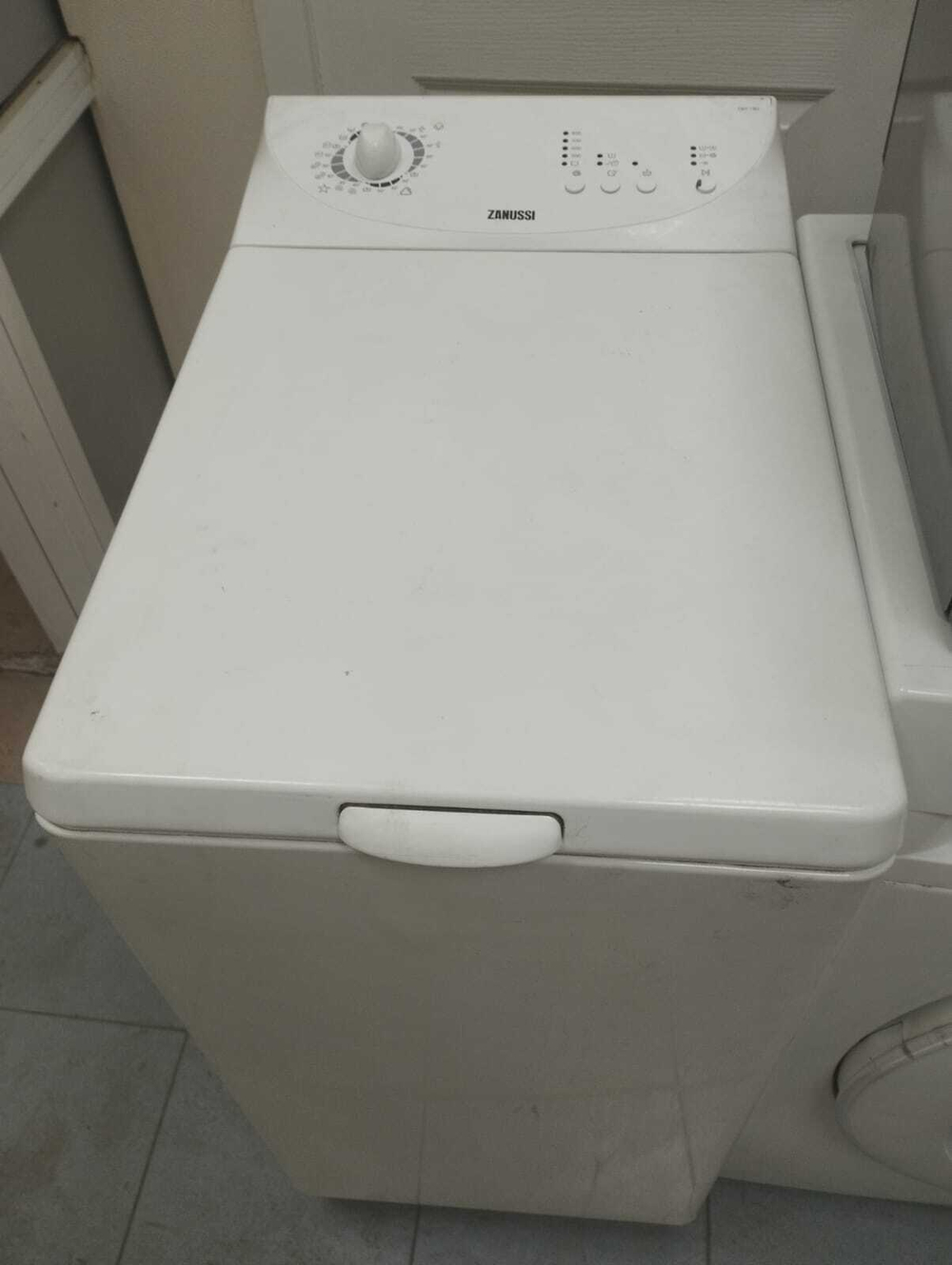 Стиральная машина Zanussi ZWY 180 б/у с вертикальной загрузкой