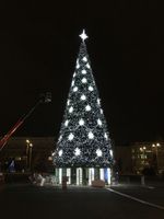 Светодинамическая елка каркасная - встроенная гирлянда: холодный свет - "Уральская" 8 м