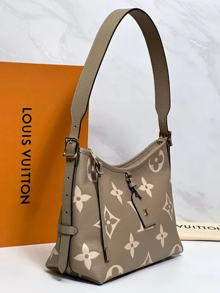 Сумка-хобо Louis Vuitton Carry All PM кремовая