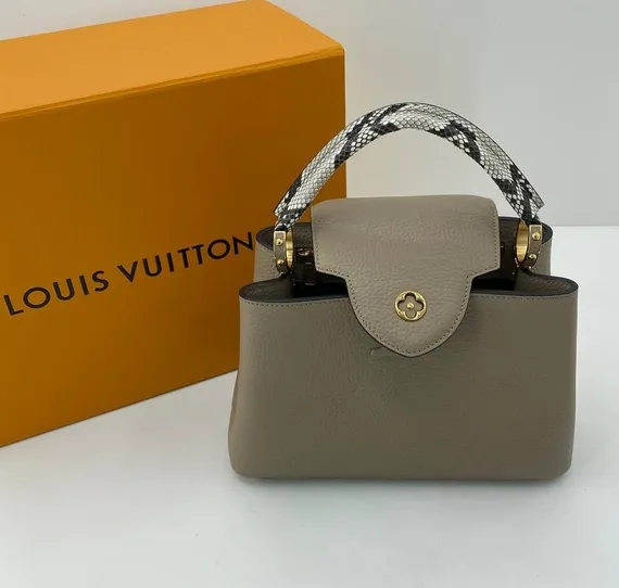 Сумка Louis Vuitton Capucines BB бежевый