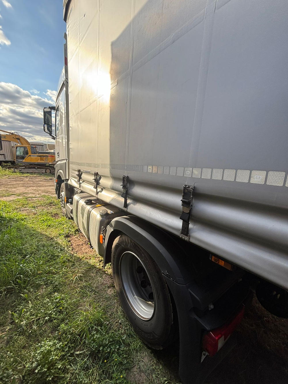 Mercedes-Benz ACTROS 4x2 Седельный тягач 1848 (Дизельный, 12,8 л, 476 л.с., АТ)