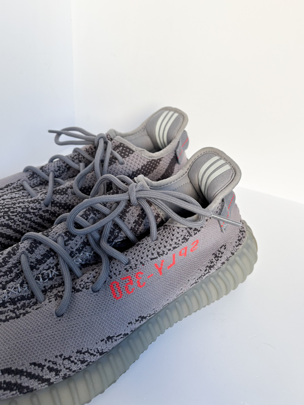 Текстильные кроссовки Adidas Yeezy Boost 350, 43,5