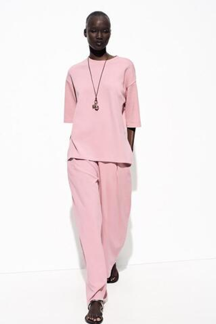 ZARA БРЮКИ ИЗ ТКАНИ С ЭФФЕКТОМ ПОТЕРТОСТИ, ПУДРОВО-РОЗОВЫЙ