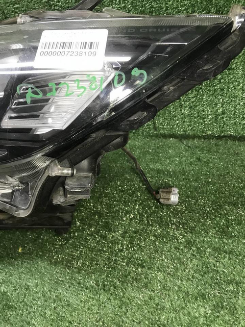 Битая Фара левая Toyota LC Prado 150 (17-нв) LED